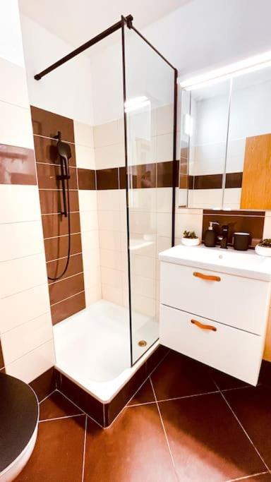 Moderny Apartman S Parkovanim براتسيلافا المظهر الخارجي الصورة