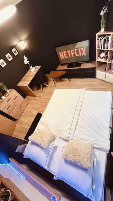 Moderny Apartman S Parkovanim براتسيلافا المظهر الخارجي الصورة