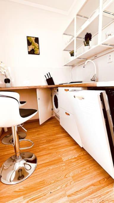 Moderny Apartman S Parkovanim براتسيلافا المظهر الخارجي الصورة