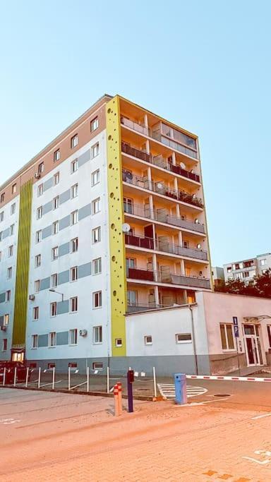 Moderny Apartman S Parkovanim براتسيلافا المظهر الخارجي الصورة