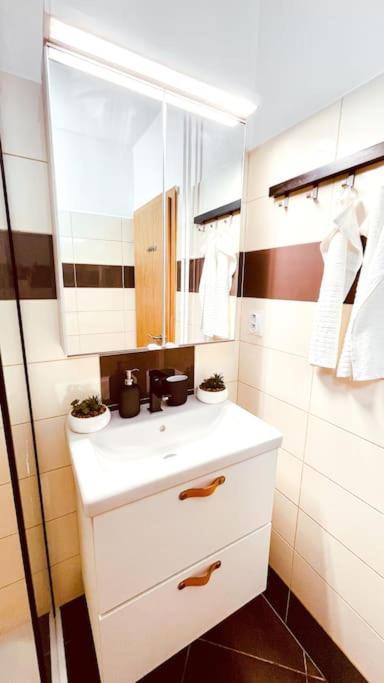 Moderny Apartman S Parkovanim براتسيلافا المظهر الخارجي الصورة