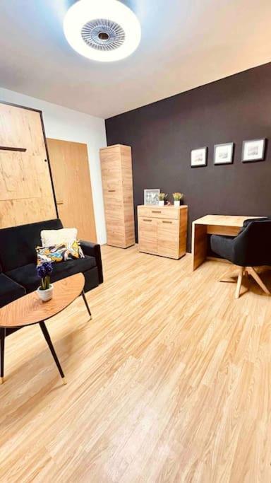 Moderny Apartman S Parkovanim براتسيلافا المظهر الخارجي الصورة