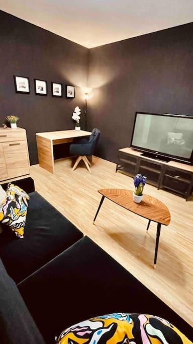 Moderny Apartman S Parkovanim براتسيلافا المظهر الخارجي الصورة